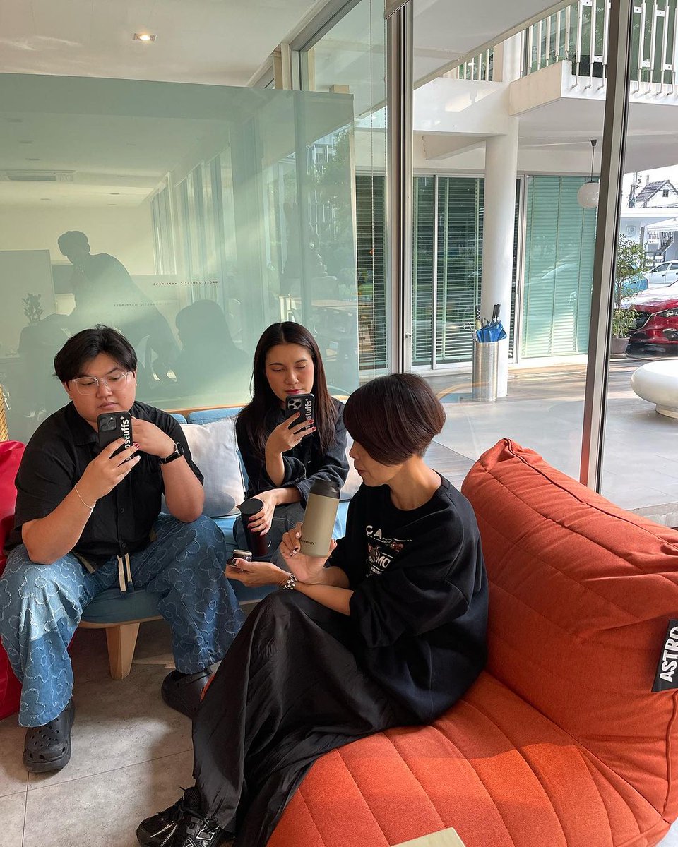 brightscat's tweet photo. astrostuffs at GDH 😊

—logo tumbler
—bean bag sofa
—logo phone case 
—outline logo long sleeve tee

#invadercollection
#ASTROSTUFFSHOMECOLLECTION
#ASTROStuffsPOPUPSTORE
the essentials'21 
#astrostuffs 
#bbrightvc https://t.co/WhB7vGsdJm