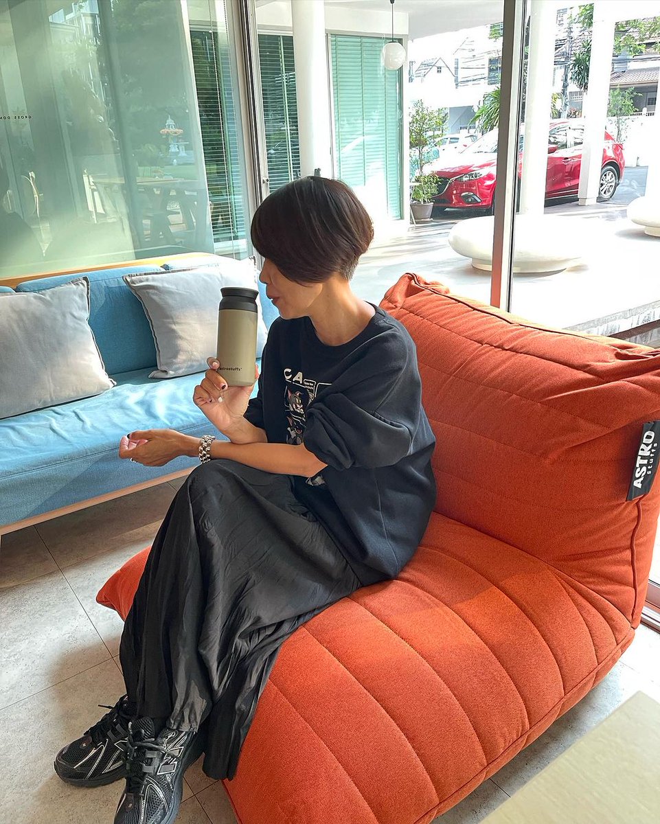 brightscat's tweet photo. astrostuffs at GDH 😊

—logo tumbler
—bean bag sofa
—logo phone case 
—outline logo long sleeve tee

#invadercollection
#ASTROSTUFFSHOMECOLLECTION
#ASTROStuffsPOPUPSTORE
the essentials'21 
#astrostuffs 
#bbrightvc https://t.co/WhB7vGsdJm