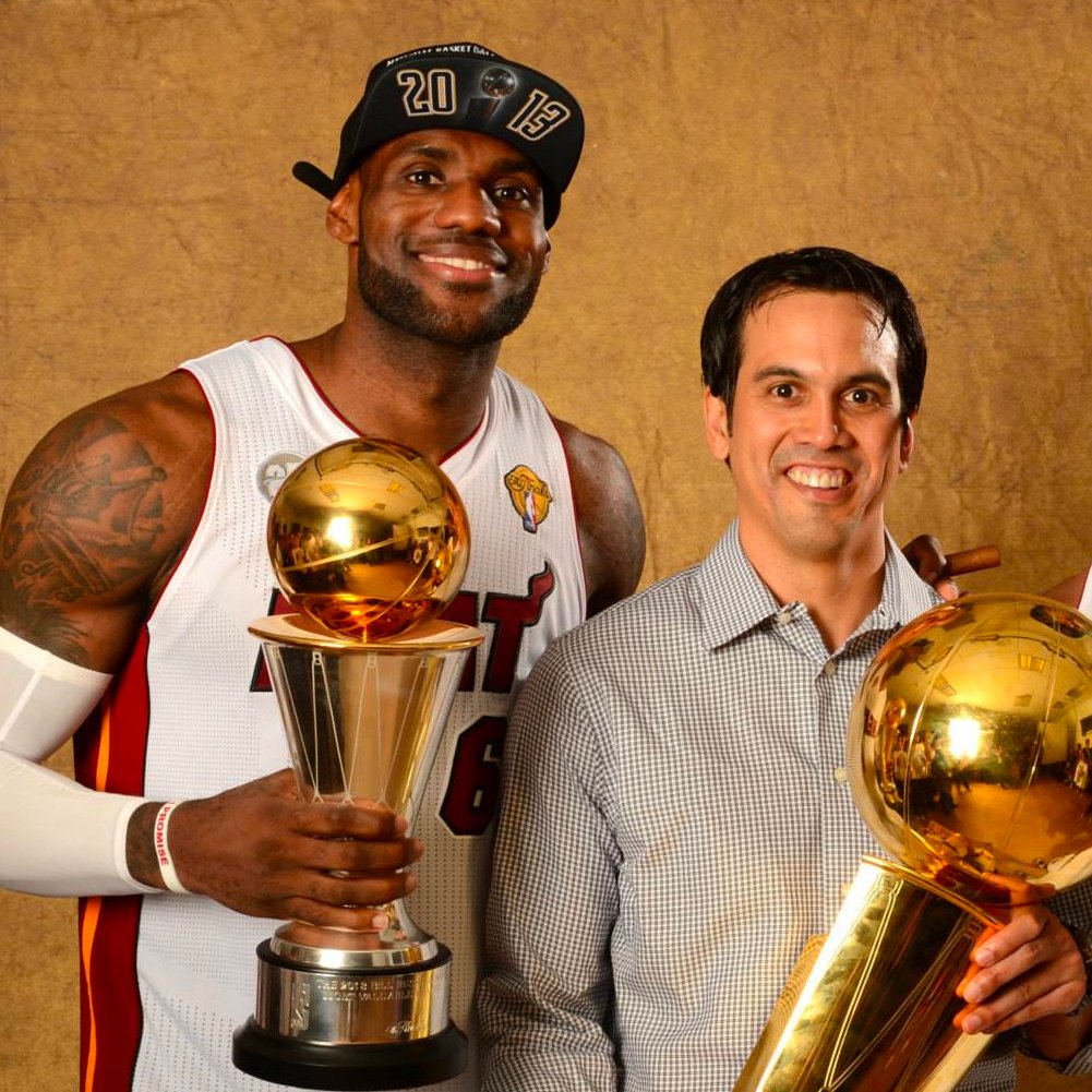 ClutchPoints's tweet photo. @KingJames Two of the best 🤝 https://t.co/HKRf4Ojzt3