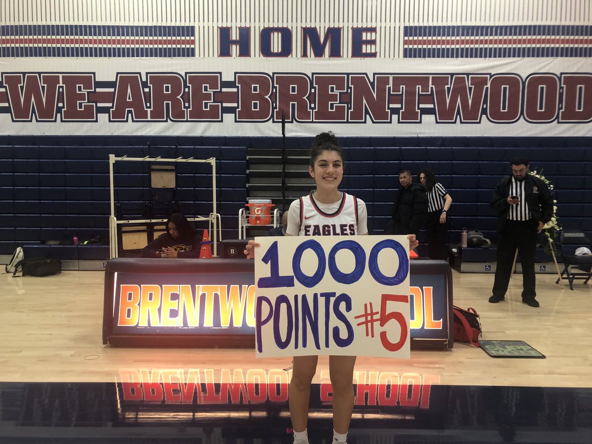 bwoodathletics's tweet photo. CONGRATULATIONS to Lev Feiman 25’ who scored her 1000th career point tonight in the VICTORY over Campbell Hall tonight. EXCELLENCE in action! ⁦@latsondheimer⁩ https://t.co/uddIqahaYv