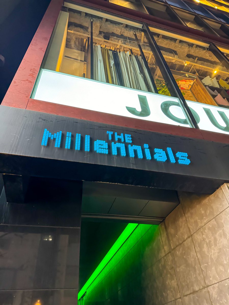 jakesonaplane_'s tweet photo. Japan has the nicest hostel in the world
#TheMillennials #Shibuya #Tokyo #Japan https://t.co/QskDsLumYE