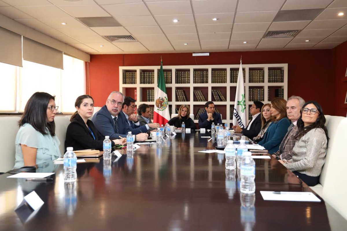 FConcamin's tweet photo. Bajo la guía de Juan Antonio López, @JuanBaljarg del Instituto de Análisis de Política Familiar, #IAPF, se presentaron 5 pilares de acción para el balance trabajo-familia. Se abordaron desafíos y se propusieron posibles políticas para cada pilar en un espacio de diálogo enriquecedor.