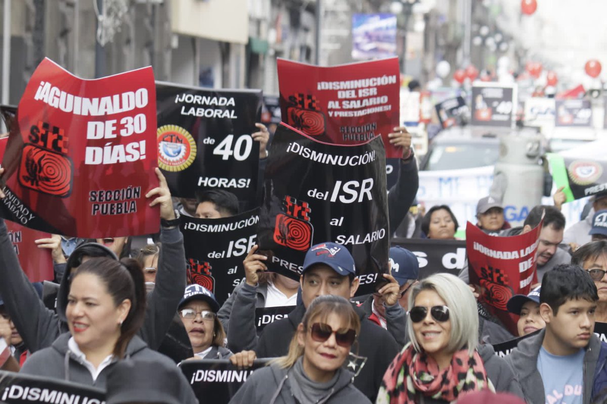 7 de Enero 2024. Fecha histórica donde miles de trabajador@s participamos en  la Marcha convocada por nuestro Líder <a href="/leobardosoto/">Leobardo Soto</a> <a href="/CTMPuebla/">CTM_FTPuebla</a> donde exigimos #SemanaDe40Horas
#AguinaldoDe30días
#DisminuciónISR
Viva la CTM
🇲🇽🇲🇽👷👷‍♀️👷‍♂️👷‍♂️🇲🇽🇲🇽⚒️⚒️