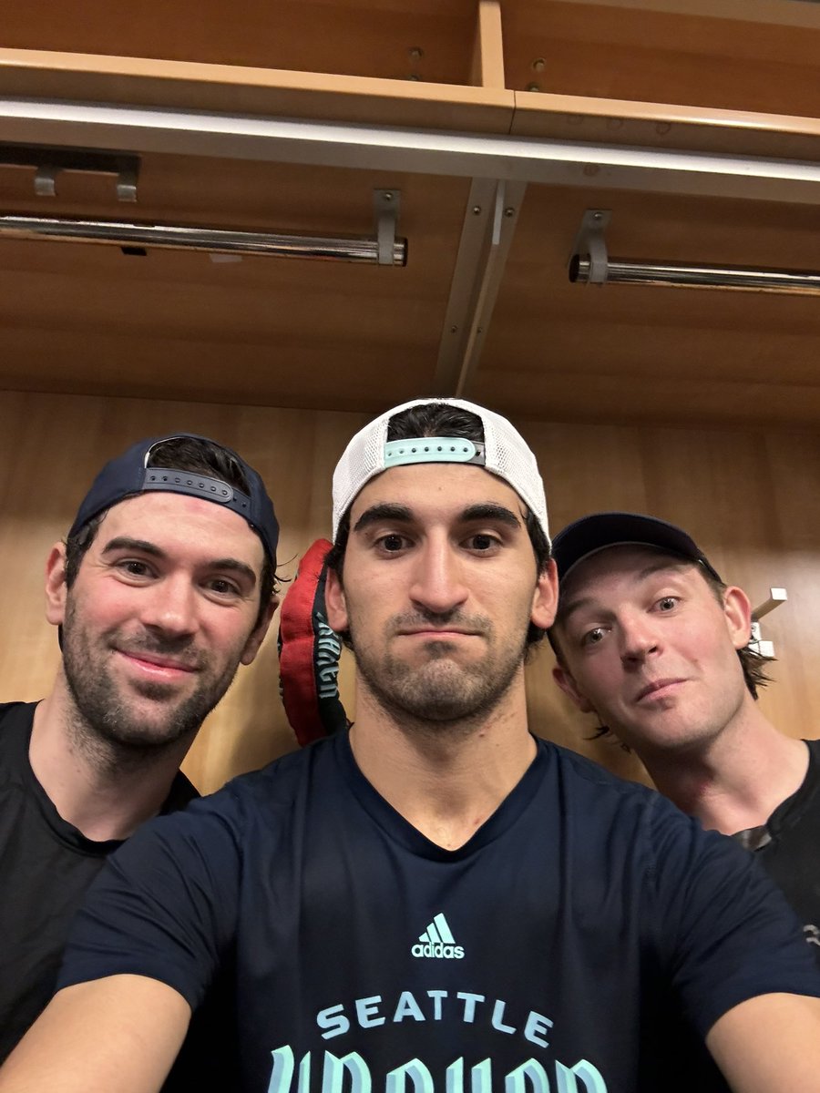 SeattleKraken's tweet photo. VIBES ARE HIGH 📈 https://t.co/jwBqPQCdn5