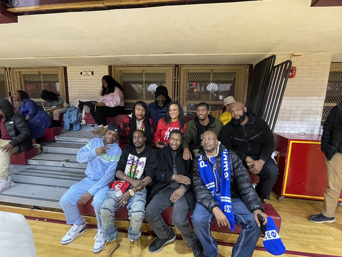 basketball_lmsa's tweet photo. Lindblom (12-6, 3-2) defeats Brooks, 75-44, on Alumni Night.

Ray Colvin (‘24) shot 💯 (4 👌🏾s), finishing w/ 15.

J. Stevenson: 18p/5a
Q. McCoy: 11p/5a/2s
K. Capers: 11p
M. Moses: 8p (✌🏾slams)
A. Branch: 5p/2s
O. Kamal: 5p
K. Williams: 2p/3a
H. Johnson: 6r

#NestProtected ❤️🦅💛 https://t.co/Y0KieUbzYE