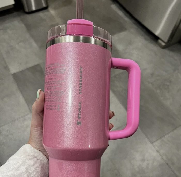 JulioPosts's tweet image. The cup yall want VS The cup I want