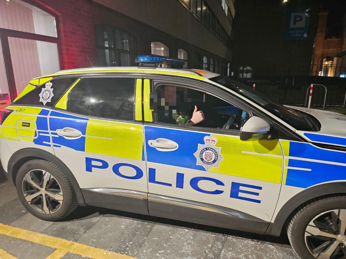We have officers out and about tonight on patrols and attending calls across Merseyside tonight. 🚓👮‍♀️🚨

#FocusedOnYourSafety
#GuardiansOfTheRailway