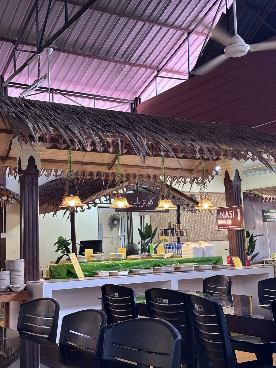 ezzahnor's tweet photo. Sorry lupa nak share.

Nama kedai ni Mabiq, tp kat kuantan saje ada 3 mabiq hahah. I pergi Mabiq 1 belakang Yayasan Pahang. Tempat dia besar banyak seating, bersih and proper. Ada play area untuk anak2 main jugak, lurveee.

📍Mabiq, Kuantan https://t.co/iJAXzYKHCp