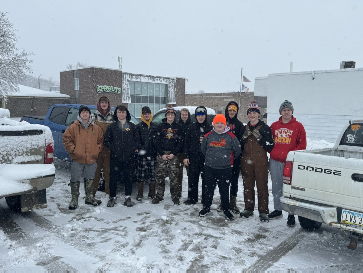 RollCats's tweet photo. Theses guys and Noah Noland knocked out about 30 driveways free of charge for people in our community today https://t.co/c3XRXNjhmk