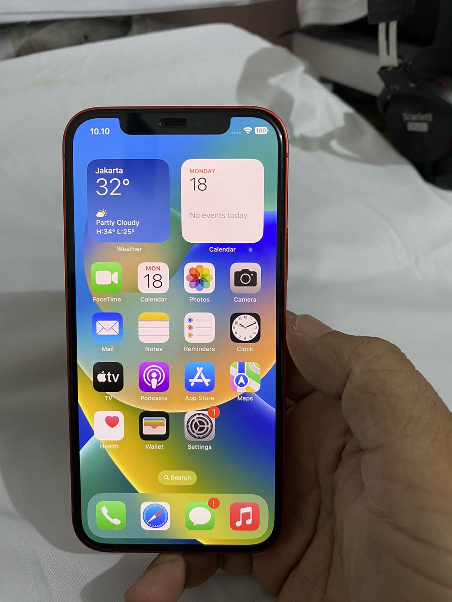 iPhone Surabaya tweet media