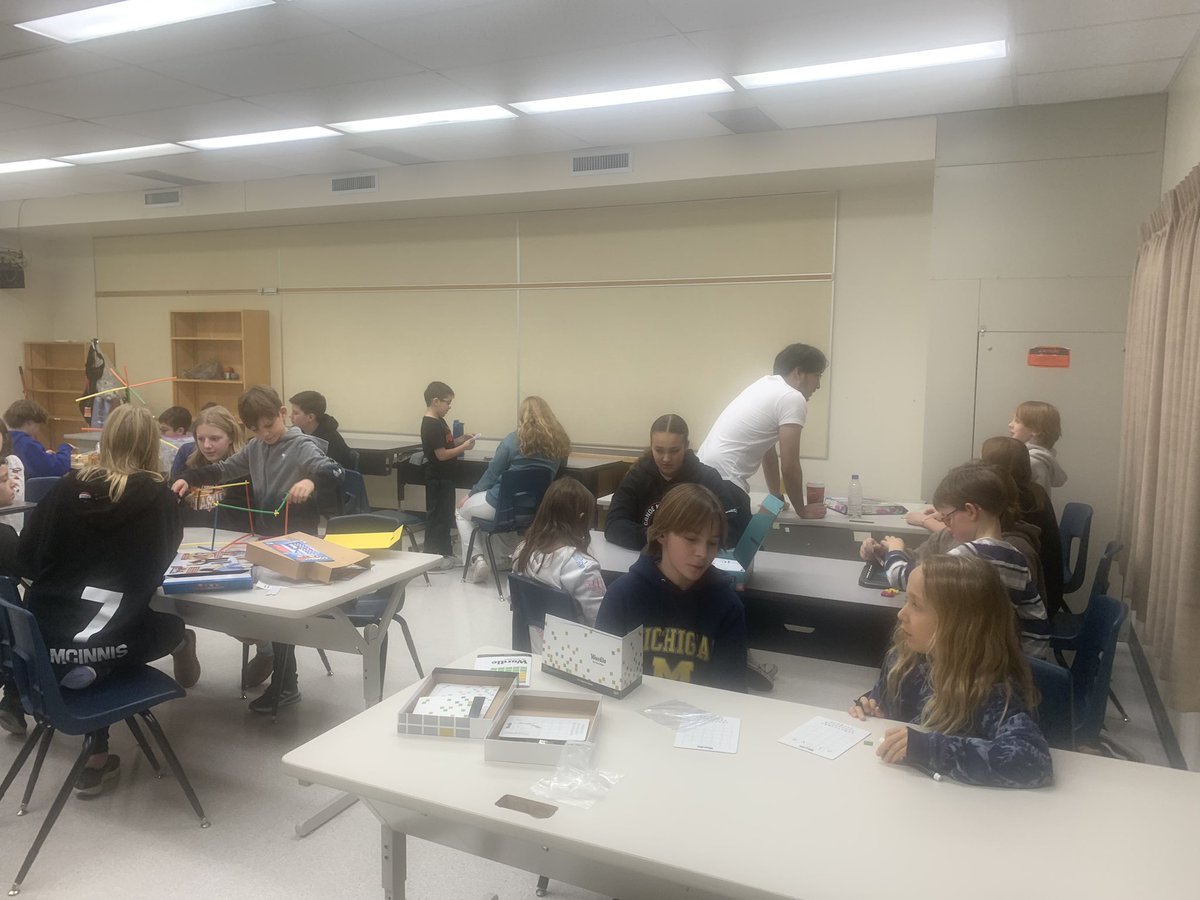 stjamesCCSD's tweet photo. Today was our first BB&amp;BS MENTORSHIP program activity. Our Grade 8 and 9 mentors getting to know their mentees. Success for all begins with relationships
@CCSD_edu @BBBSCalgary https://t.co/wi9Drs0dg8
