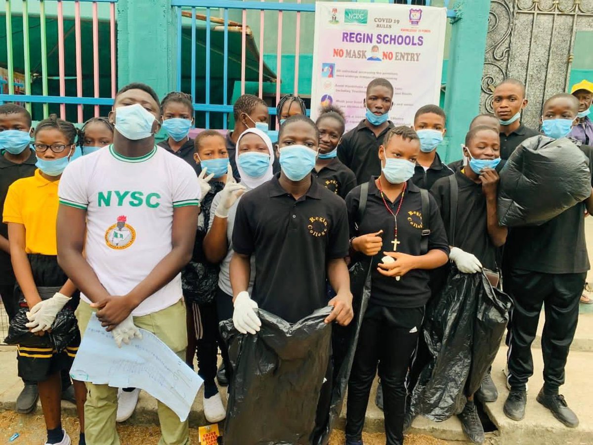 Nsukka_okpa's tweet photo. This is a long shot but

Hello @ChickenRepublic 

We are organizing a two days program for 400 sec school kids.

A career talk to set them on the right path.

We would love to have Refuel as refreshment for the kids on both days at discounted prices.

Come through😭 https://t.co/AecyL6p8mf