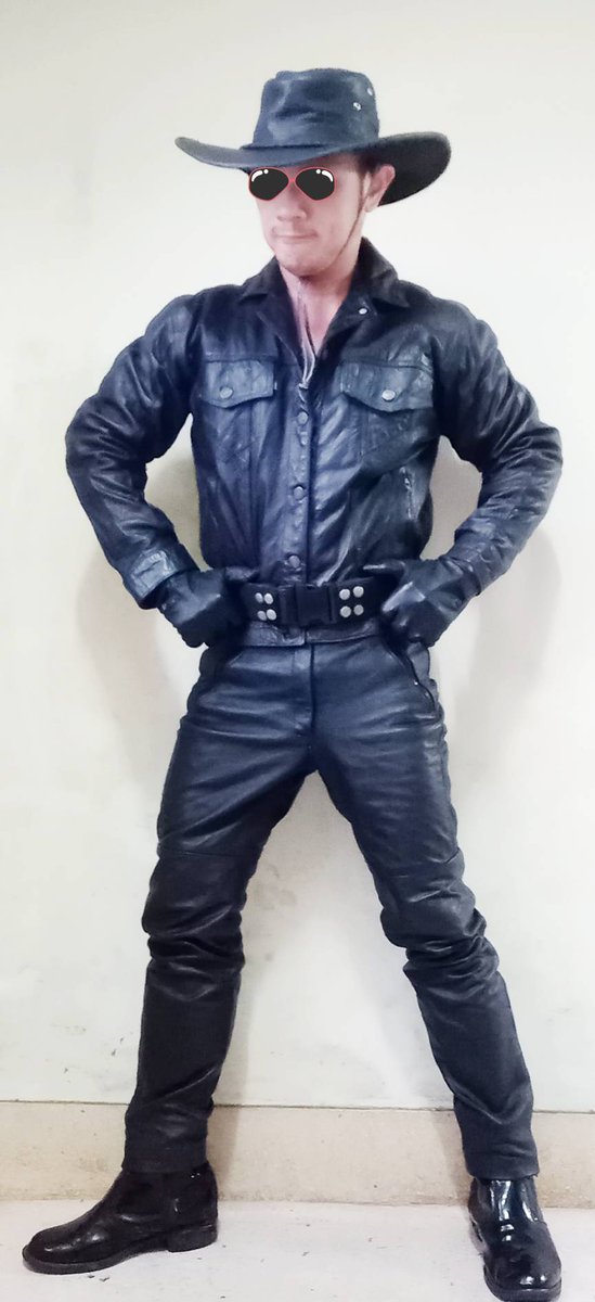 ร้อนๆแบบนี้ ใส่ชุดหนังเรียกเหงื่อดีจริงๆ