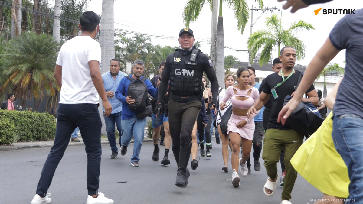sputnik_africa's tweet photo. The unrest in #Ecuador. What is happening in the country:
🟠 Inmates of five Ecuadorian prisons in the provinces of #Azuay, #Canar, #Napo, #Tungurahua and #Cotopaxi had taken 125 prison security personnel and 14 administrative staff hostages, #SNAI said; https://t.co/acZCAlUdSL