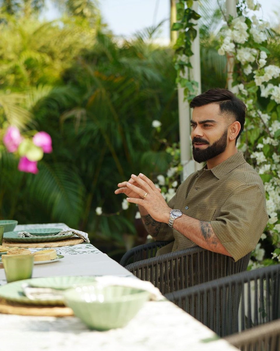 ViratGang's tweet photo. Virat Kohli snapped in his holiday home at Alibaug! ☺️

@imVkohli • #ViratKohli𓃵 • #ViratGang https://t.co/YvccO15Ebn