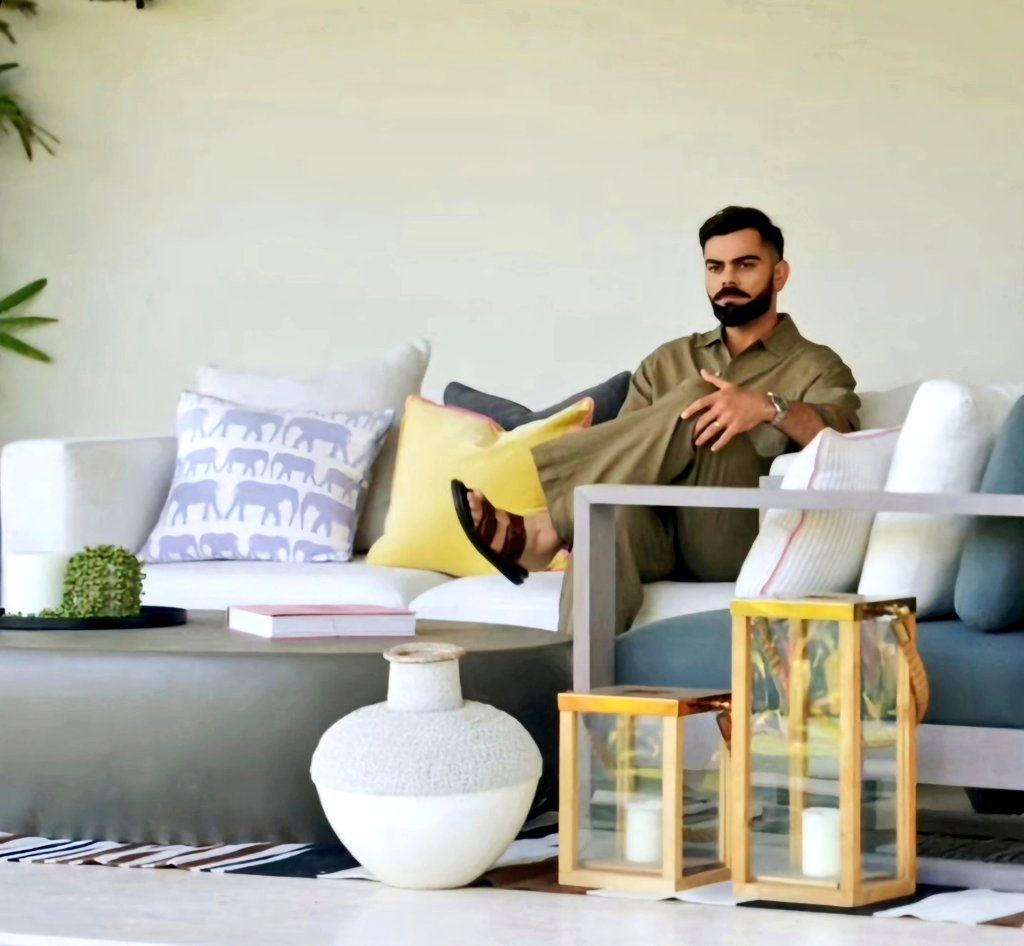 ViratGang's tweet photo. Virat Kohli snapped in his holiday home at Alibaug! ☺️

@imVkohli • #ViratKohli𓃵 • #ViratGang https://t.co/YvccO15Ebn