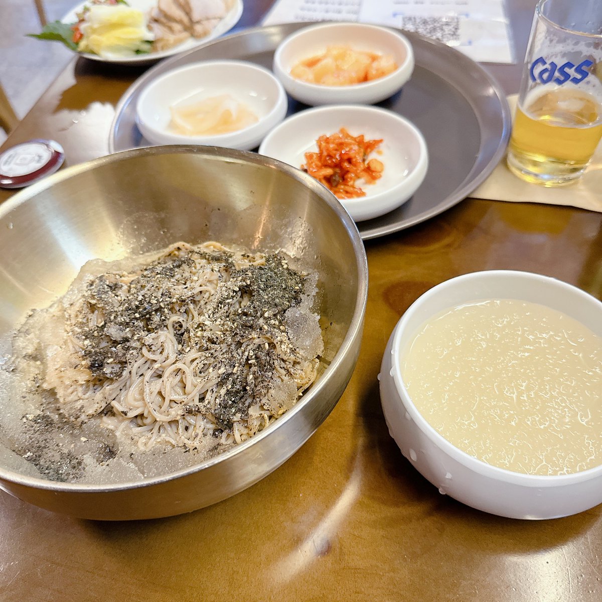 BySorella's tweet photo. 最後はポッサムのセットに…
ポッサムだけが食べたいけど、ひとりだとやはり定食形式になってしまいますね…
美味しい😊
#韓国旅行
#ひとり韓国 https://t.co/2XDgRoSqXU