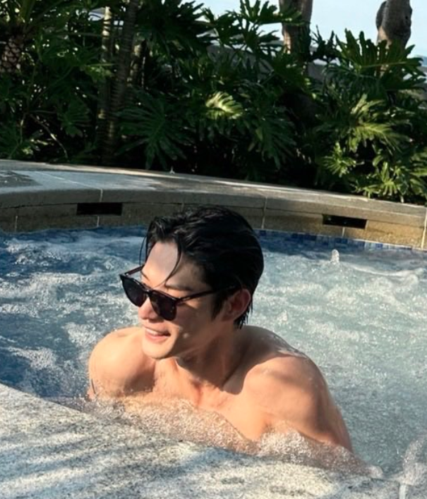 AboutMusicYT's tweet photo. Jiwoong is pulchritudinous in a recent photo. https://t.co/A5sECgiGWt