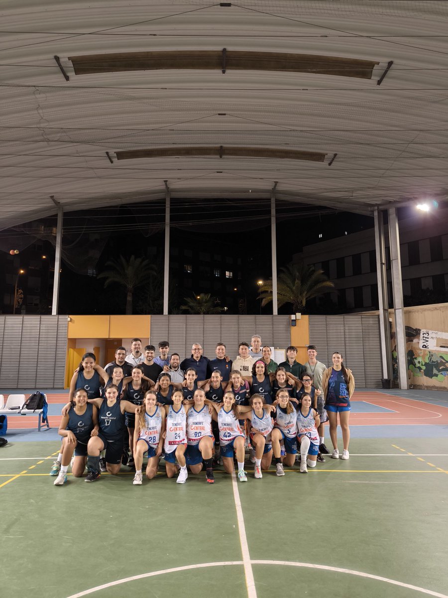 arbitrosfibt's tweet photo. Práctica en pista I Curso Iniciación al arbitraje 🏀

Muchas gracias al @TenerifeCentral por todas las facilidades 👏🫶. https://t.co/onHshFF93w