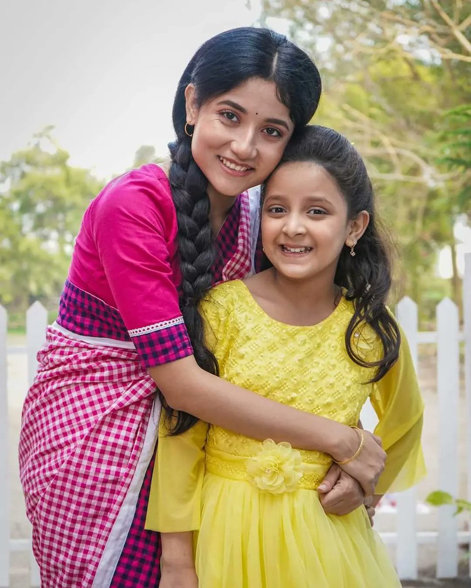 Nideas_Prod's tweet photo. বন্ধু কি হবে রাধা আর পুপুল?
জানতে হলে দেখতে থাকুন #AlorKole, সোম - শনি, প্রতিদিন রাত ৯টায়, @ZeeBanglaTv-তে।
#SomuSarkar #RishitaNandy @AemplEvents @prosenjitbumba https://t.co/eXdLatOPk1