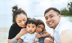 RichardAllicock's tweet photo. Điều duy nhất mà chúng ta nỗ lực tìm kiếm đến cuối cuộc đời là sự ấm áp và hạnh phúc bên gia đình nhỏ của mình. https://t.co/AxbmSPSBi5