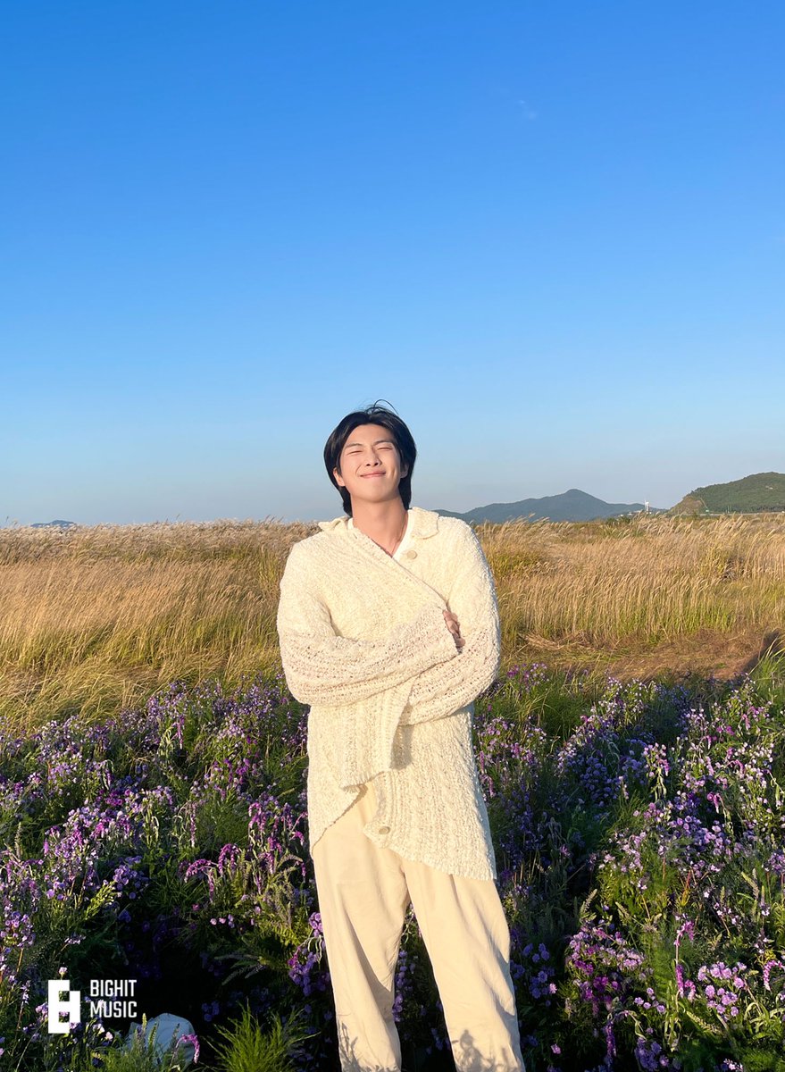 setiogi's tweet photo. “What makes @BTS_twt so appealing, #RM says, is ‘not because we sing better, are more handsome, or dance better than anyone else,’ but ‘a special sentiment that only we possess.’
In the end, it’s emotional sincerity that triumphs.”

#BTS #Namjoon #BTS_Monuments_BeyondTheStar https://t.co/qJIpNv3Im7
