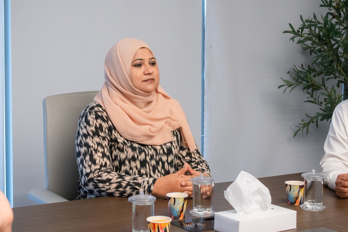 Portmv's tweet photo. Ms. Aminath Hameed, who has been appointed as the Chairperson of Maldives Ports Limited, was warmly welcomed by CEO Wajeeh, Deputy CEO Hashim, and the management, today. Ms. Aminath is the first woman to be appointed as the Chairperson in the history of MPL. On behalf of all the employees of the company, we extend the warmest welcome to her.

މޯލްޑިވްސް ޕޯޓްސް ލިމިޓަޑްގެ ޗެއާރޕާރސަންގެ މަޤާމަށް  އައްޔަންކުރެވުނު އަލްފާޟިލާ އައިމިނަތު  ހަމީދު މިއަދު ހެޑް އޮފީހަށް ވަޑައިގަތުމުން ސީ.އީ.އޯ ވަޖީހް، ޑެޕިއުޓީ ސީ.އީ.އޯ ހާޝިމް އަދި މެނޭޖްމަންޓްގެ ޓީމުން ވަނީ އެކަމަނާ އަށް ހޫނު މަރުޙަބާއެއް ދަންނަވައިފަ.  އަލްފާޟިލާ އައިމިނަތު ހަމީދު އަކީ އެމްޕީއެލްގެ ތާރީޚުގައި ޗެއާރޕާރސަން ކަމަށް އައްޔަންކުރެވުނު ފުރަތަމަ އަންހެން ބޭފުޅާ.  ޗެއަރޕާރސަނަށް މިކުންފުނީގެ ހުރިހާ މުވައްޒުންގެ ނަމުގައި މަރުހަބާ ދަންނަވަ��ް
#MaldivesPortsLimited #MPL #portmv