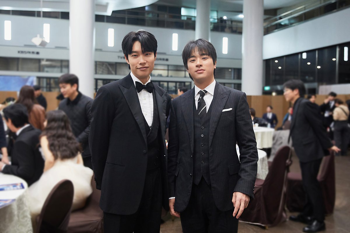 240110 CJes (Actor Ryu Junyeol's agency) Behind with Park Jeongmin 

🖇️ : m.post.naver.com/viewer/postVie… 

#ParkJeongmin #박정민