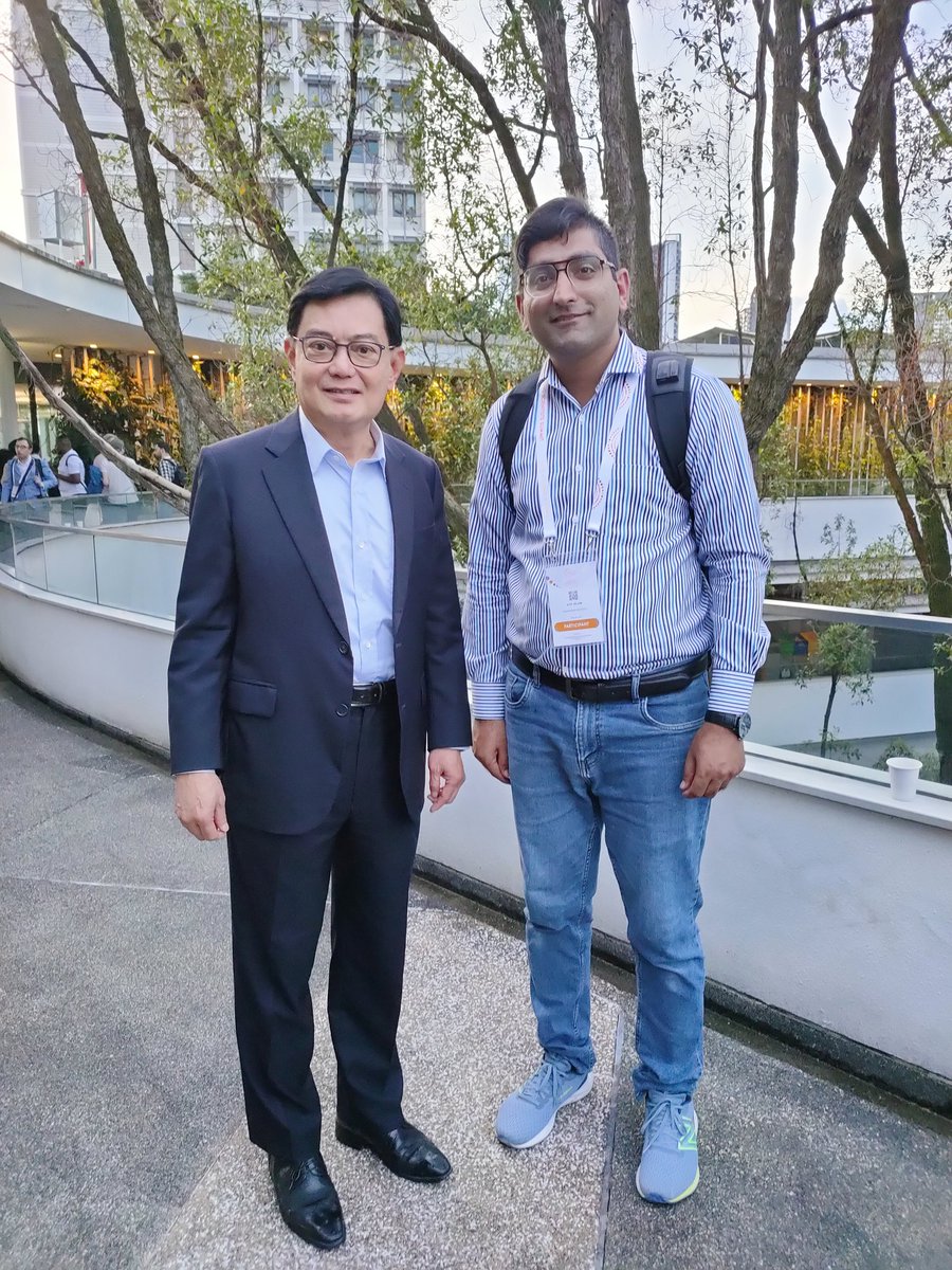 AtifIsl54943016's tweet photo. Had a fantastic encounter with the Deputy Prime Minister "Heng Swee Keat" of Singapore! Discussed my Singapore experience and the enlightening #GYSS2024 sessions, which undoubtedly contribute to fostering a vibrant research career. #FusionInSession #NRFsg https://t.co/aKiHia0Qhp