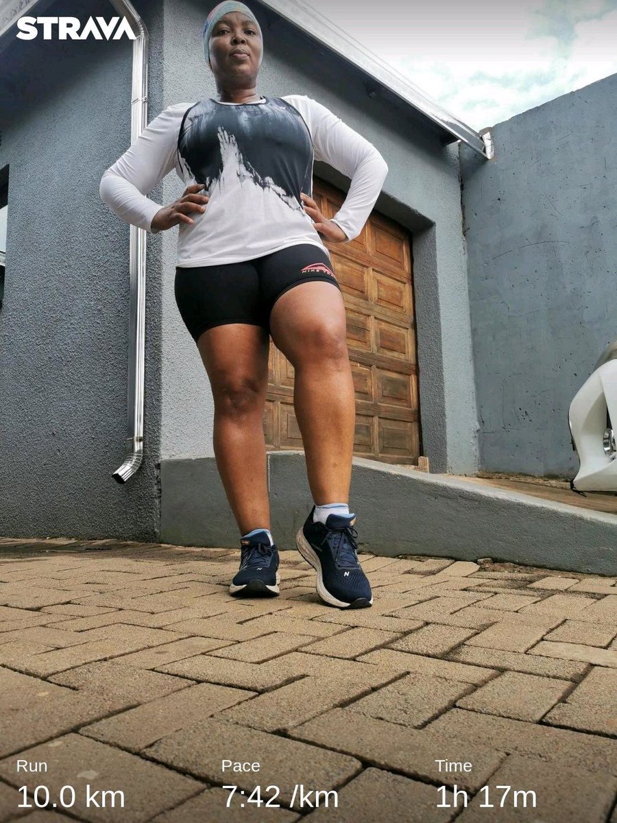 Onalenna_K's tweet photo. Versus back to base 50/50 challenge done and dusted🙌🙌🎊🎉
#versussocks #versusbacktobase #performancesocks #comfortandstyle #newyearchallenge #RunningForTheGiftOfLife #RunForGSH #Runningforthosewhocant https://t.co/ozS4Atyyia