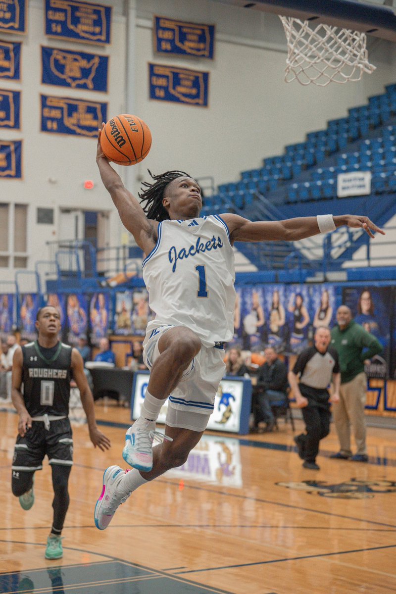 Tuesday Choctaw swept Muskogee in a district matchup. Choctaw’s girls (10-0) won 69-27 and the Jackets came out on top 73-46. #okpreps
PHOTO BY KOLBY RUSH <a href="/K1_Photography/">Kolby Rush</a>
