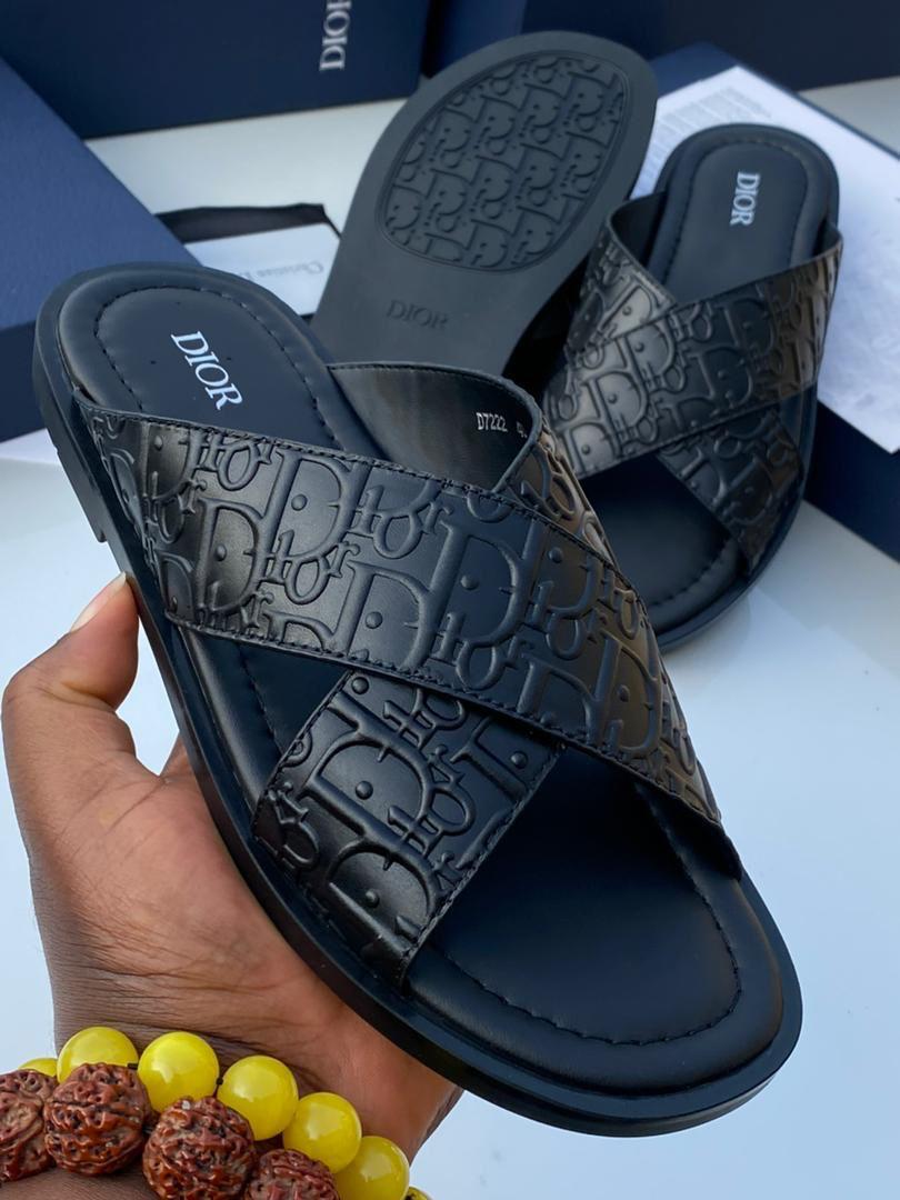 dan_chioma's tweet photo. 1. VERSACE MATURE LEATHER CUT 38k
2. CHRISTIAN DIOR OBLIQUE CROSS PAM 38,000 LAST
3. Hermès MATURE LEATHER PAM 35,000

Size 40-46 https://t.co/zKZMCMevwr