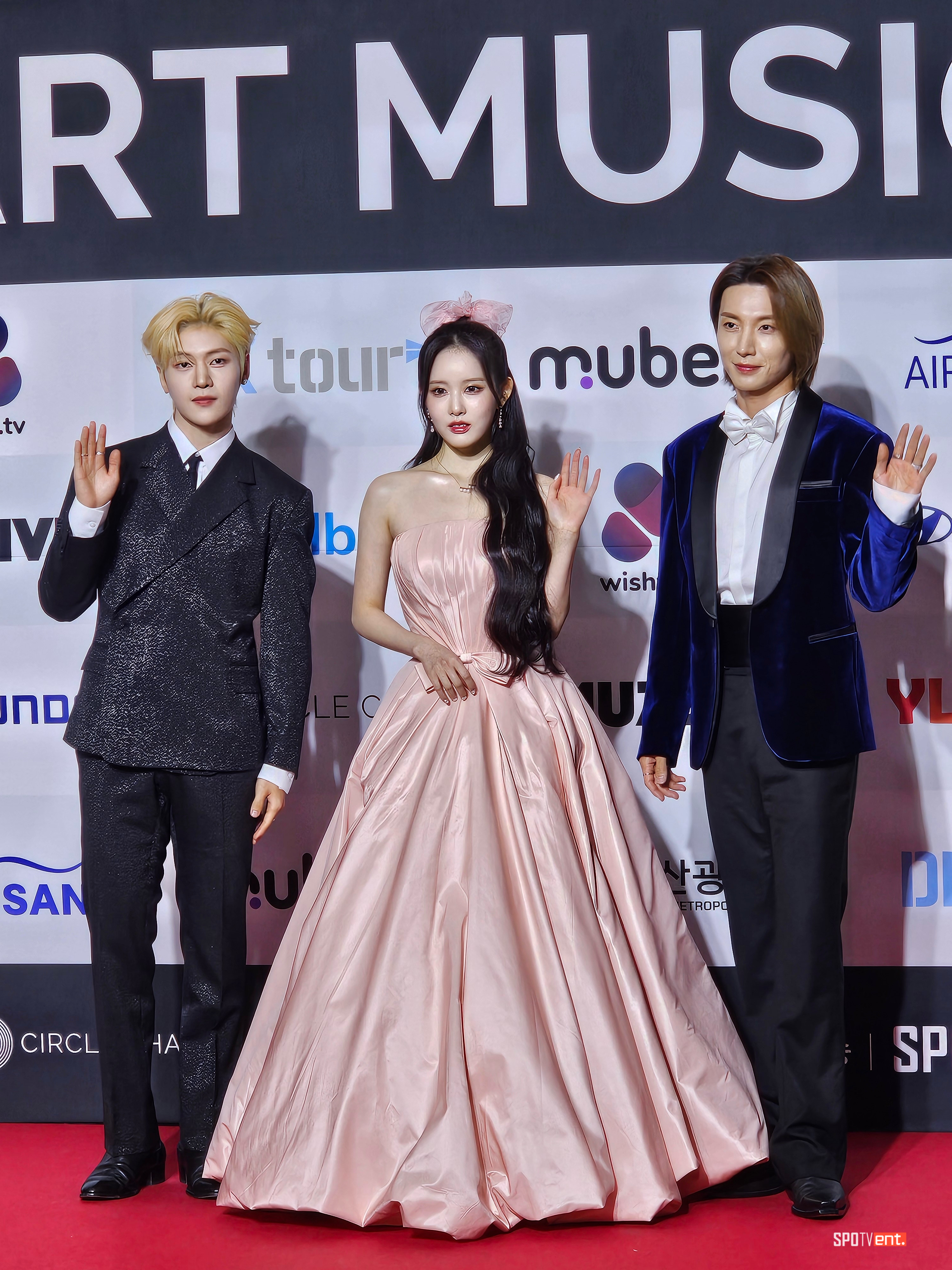 GDd2Ny8bkAAcXze?format=jpg&name=4096x4096