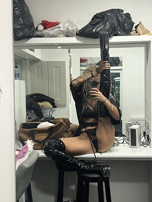 Strip club shenanigans https://t.co/wF7Mlv7WaU