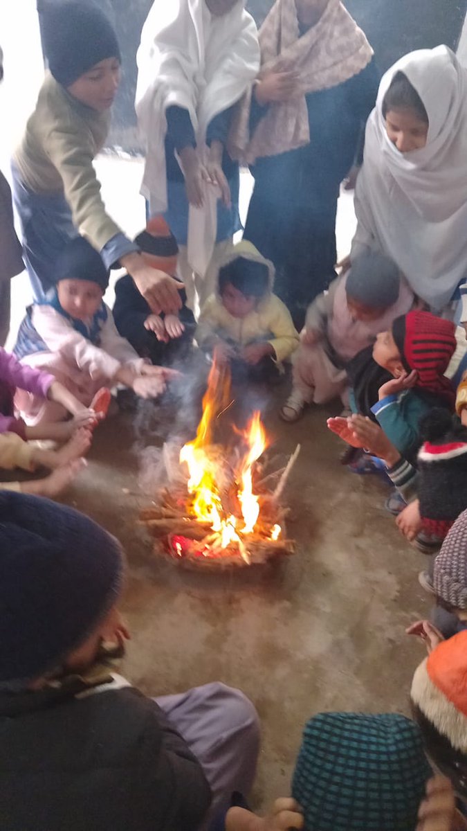 SacheBOL24's tweet photo. وزیر اعلیٰ صاحب پنجاب کے ان معصوموں کا کیا قصور تھا ؟؟؟ https://t.co/qHk4c8w6yb