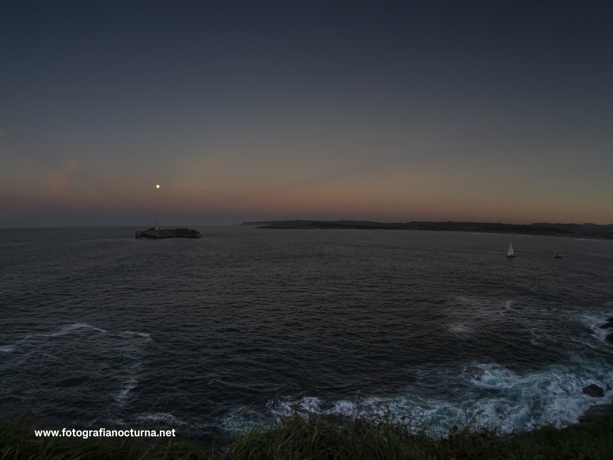 jmmpereda's tweet photo. Nueva entrada en mi blog: Desde el #PalaciodelaMagdalena con la última #LunaLlena de Diciembre 2023 #Santander #Cantabria #SantandEreresMiPlan #TurismoSantander #Cantabriaturismo #comparteCantabria #NosvemosenCantabria #cantabriamasxdescubrir #Mouro
⤵️
https://t.co/EILpbFkM4b https://t.co/rpCsddsdXE