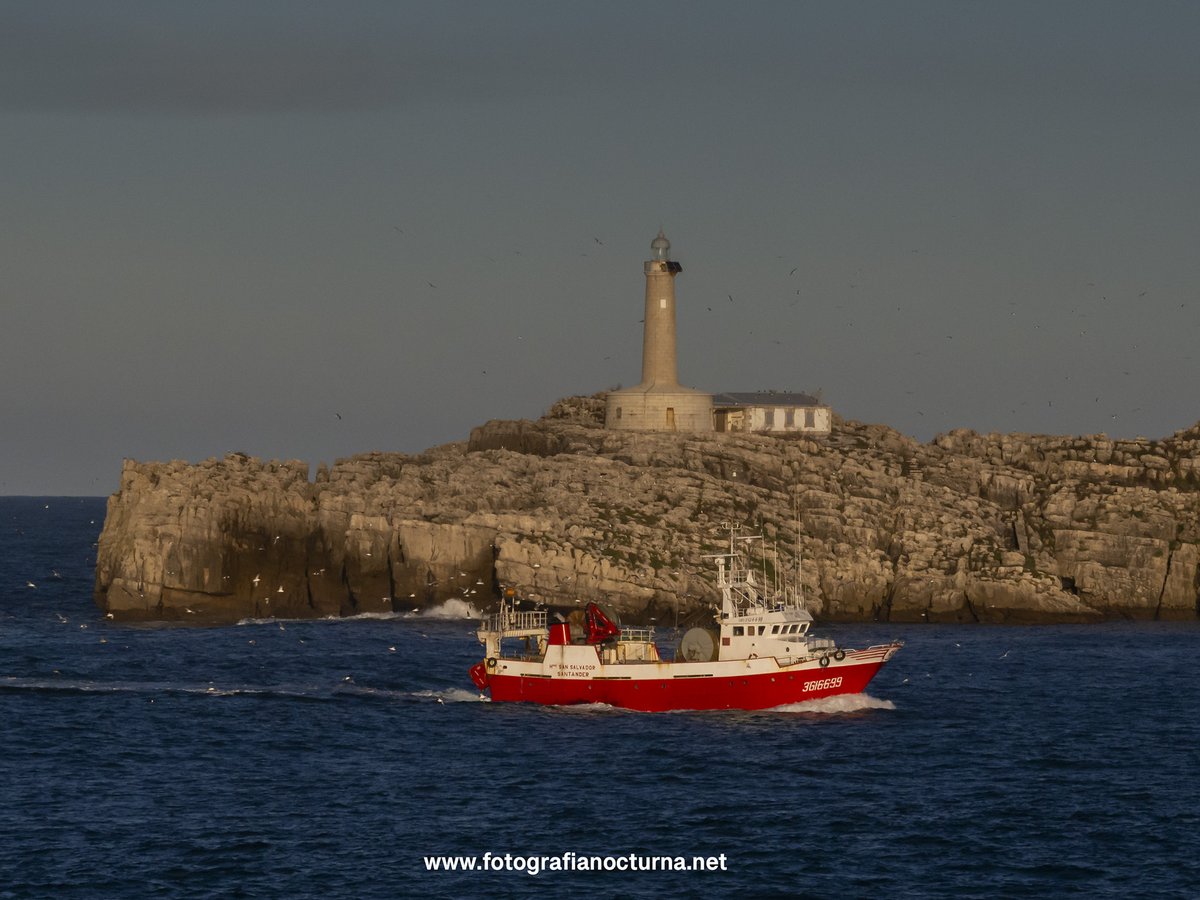 jmmpereda's tweet photo. Nueva entrada en mi blog: Desde el #PalaciodelaMagdalena con la última #LunaLlena de Diciembre 2023 #Santander #Cantabria #SantandEreresMiPlan #TurismoSantander #Cantabriaturismo #comparteCantabria #NosvemosenCantabria #cantabriamasxdescubrir #Mouro
⤵️
https://t.co/EILpbFkM4b https://t.co/rpCsddsdXE