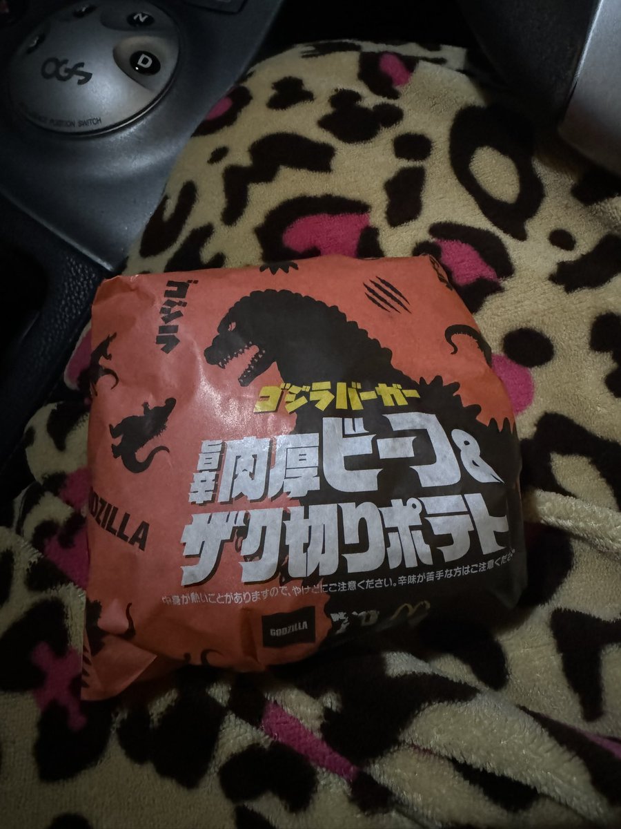 Doctor_0213's tweet photo. 映画の前にゴジラバーガーいただきがおー🔥 https://t.co/PuwY5IixDq