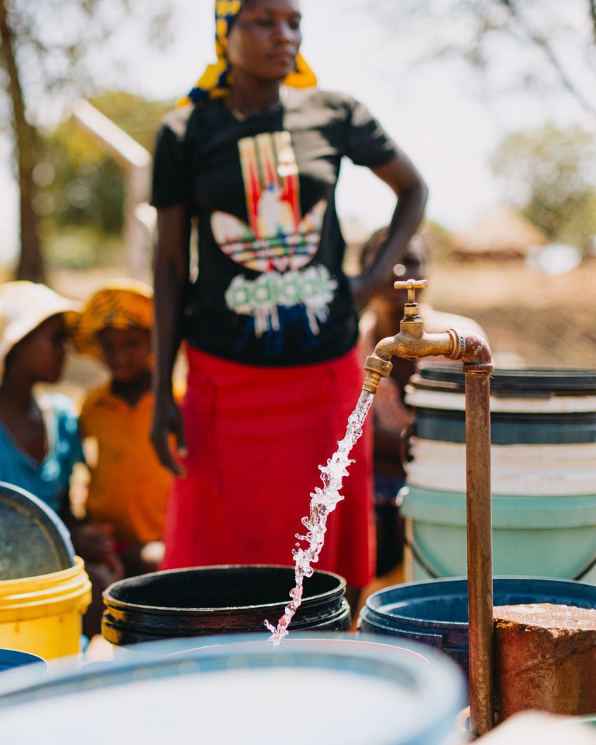 weareakashinga's tweet photo. We're proud to have partnered with the Australian Embassy, Zimbabwe, through the Direct Aid Program.
This collaborative partnership focuses on harnessing solar energy and providing access to clean water to the communities in Hurungwe.
#CommunityDevelopement https://t.co/OBFr7npZWZ