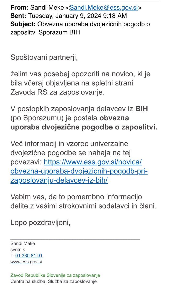 Pa dobro, a smo v tej državi čisto znoreli? V Republiki Sloveniji je uradni jezik SLOVENŠČINA!!!