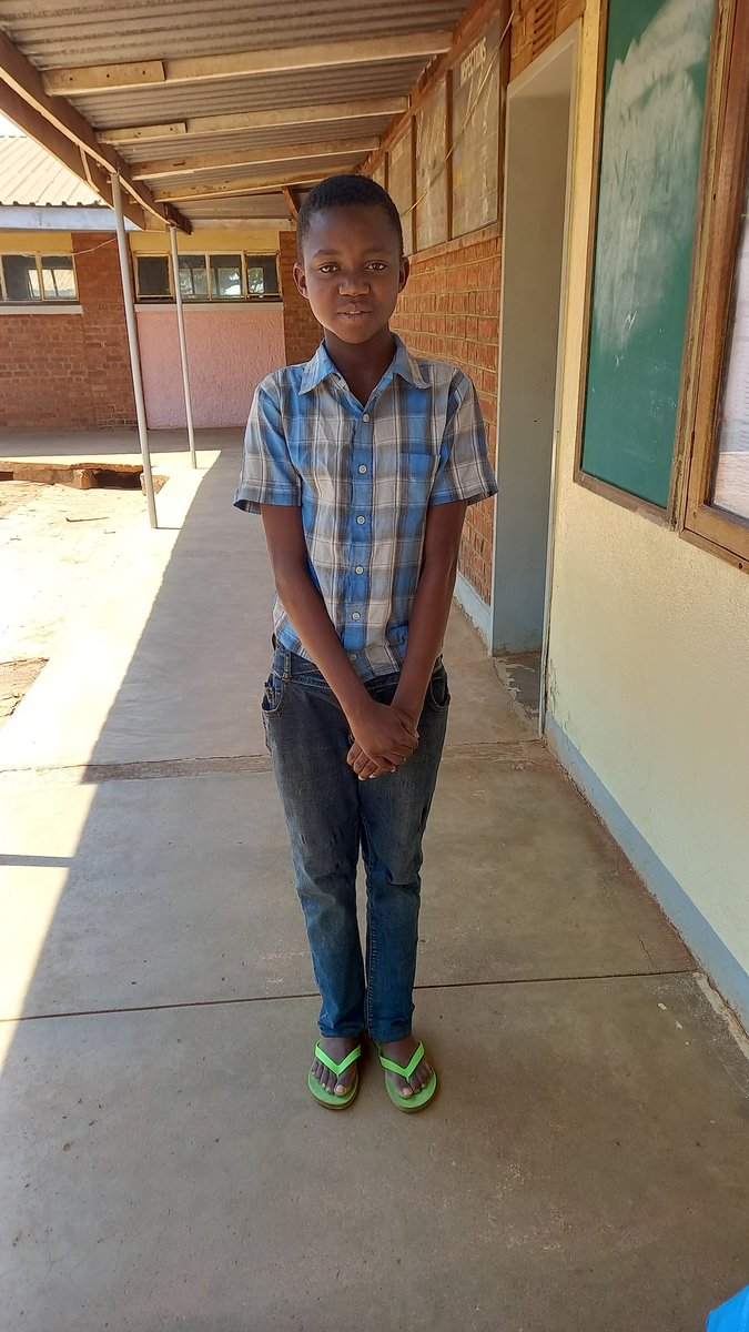 rh69400's tweet photo. Hey X fam there is this boy his name is Pemphero Chikopa a form 1 student at likuni Boys Secondary from Phalombe amuthamangitsa kuxul bcz of kusowa school fees ,makolo ake they have nothing last term his school fees imalipilidwa ndi former MP wakuphalombe this term https://t.co/EZN22EfOM8
