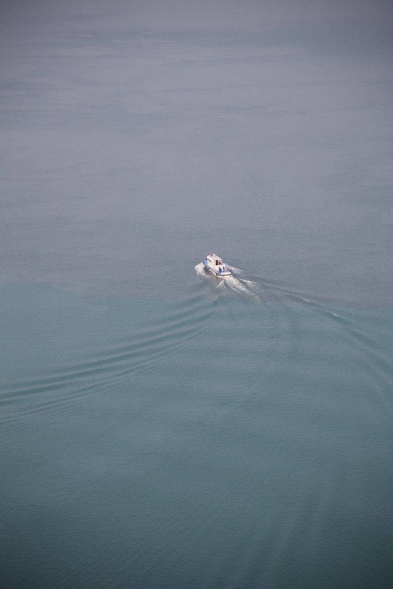 ChongqingNews's tweet image. Chongqing's Fuling enjoys clear skies and warm winter sunshine, casting a unique beauty over the city with blue skies and the green waters of the Wujiang River. With a clear sky and elegant views, Fuling presents its distinctive beauty. ☀️🏞️ #Fuling #ScenicViews #Chongqing