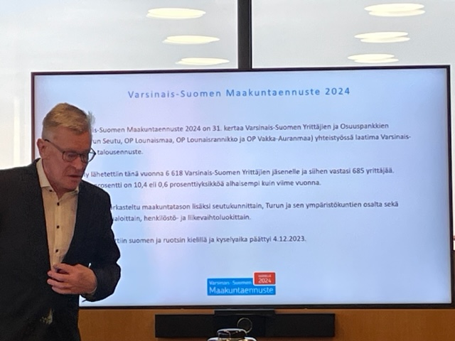 Viime vuonna koettiin jyrkkä lasku yrittäjien talousodotuksissa ja yrittäjien odotukset ovat edelleen vaatimattomalla tasolla, joskin hieman positiivisempia kuin vuotta aikaisemmin @RinneOPetteri <a href="/OP_Ryhma/">OP</a> #VSmaakunatennuste2024