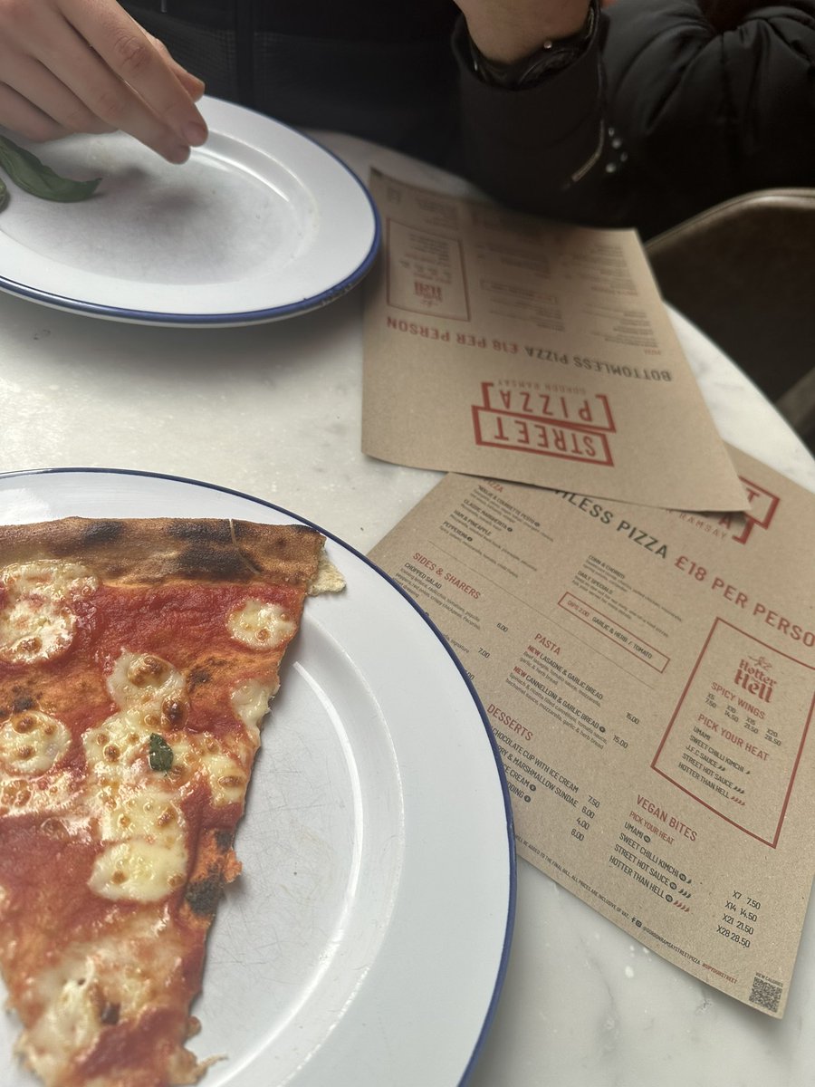 laurperkk's tweet photo. @GRStreetPizza the BEST bottomless pizza there ever was!!! @GordonRamsay https://t.co/u4OIfsBqTU