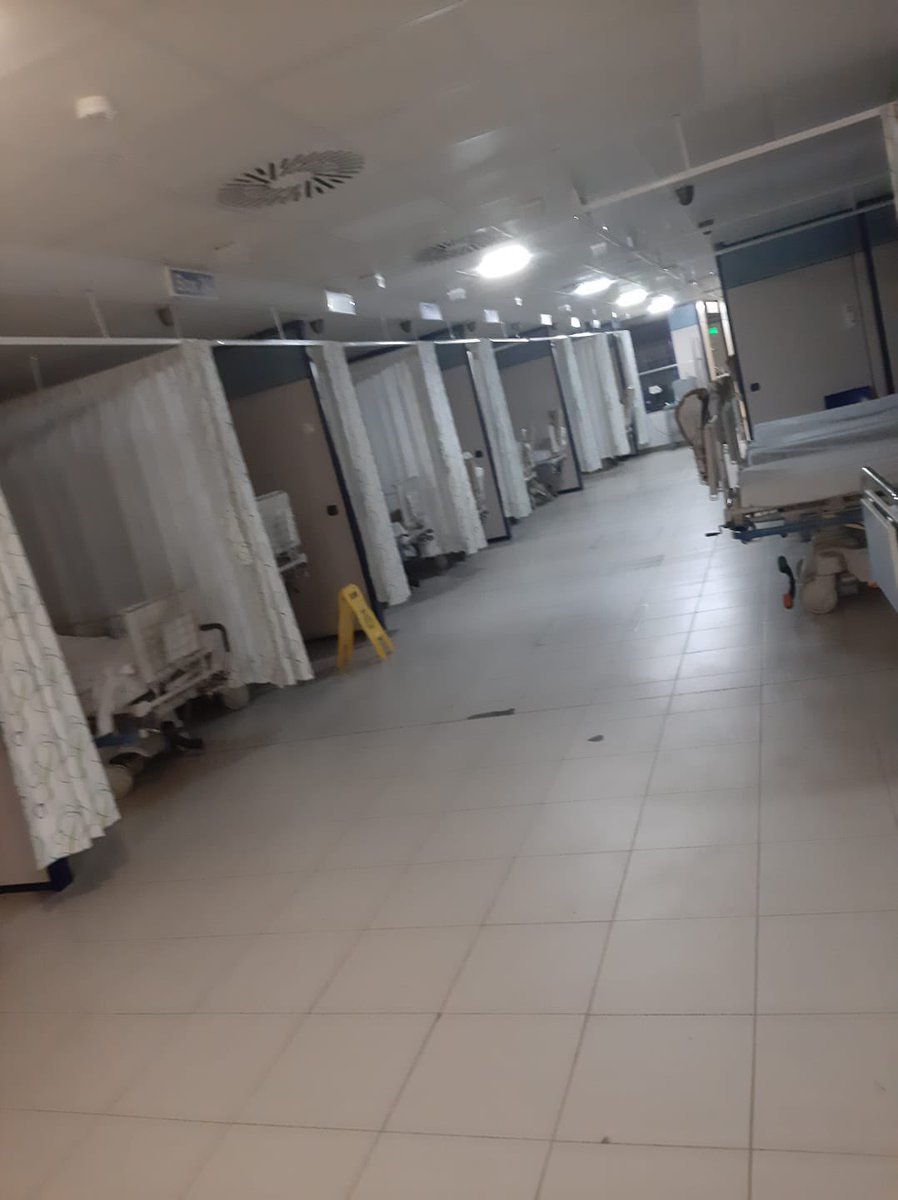 Urgencias del hospital de Cruces ( Barakaldo) anoche. Vacio, lo nunca visto.