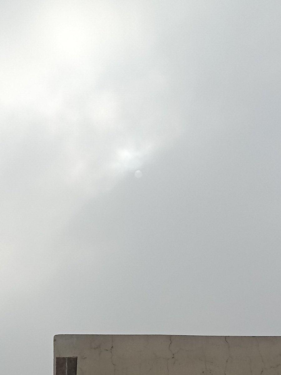 لگتا ہے سورج جی نے پریس کانفرنس کرنے کے لیے حامی بھر لی ہے 😁😁😁😁