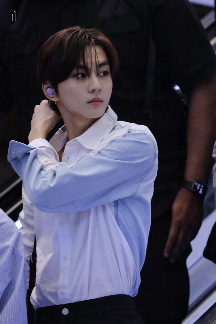 Bless jungwon for this look