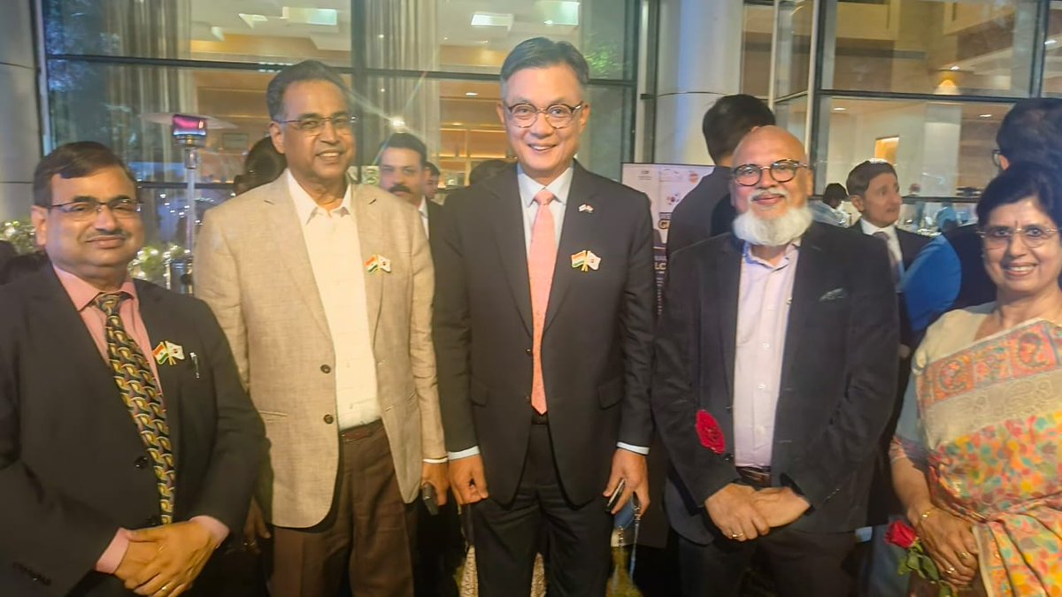 ShaileshGoyal's tweet photo. Honored to meet H.E. Jae Bok Chang, Ambassador of the Republic of #Korea. Our dialogue at the #CIIGujarat dinner highlighted the robust #IndoKorean ties in economics, culture, & innovation. The bi-national partnership significantly contributes to global vibrancy. 🇮🇳🇰🇷