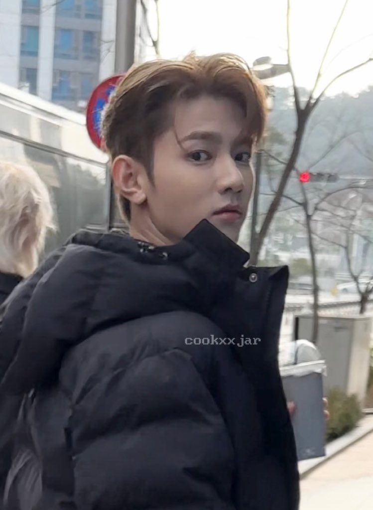 ↓ 뒤에서말걸면대답은해줄거같음(착하게)

                                     뒤에서말걸면뒤돌아보기만할거같음 ↓