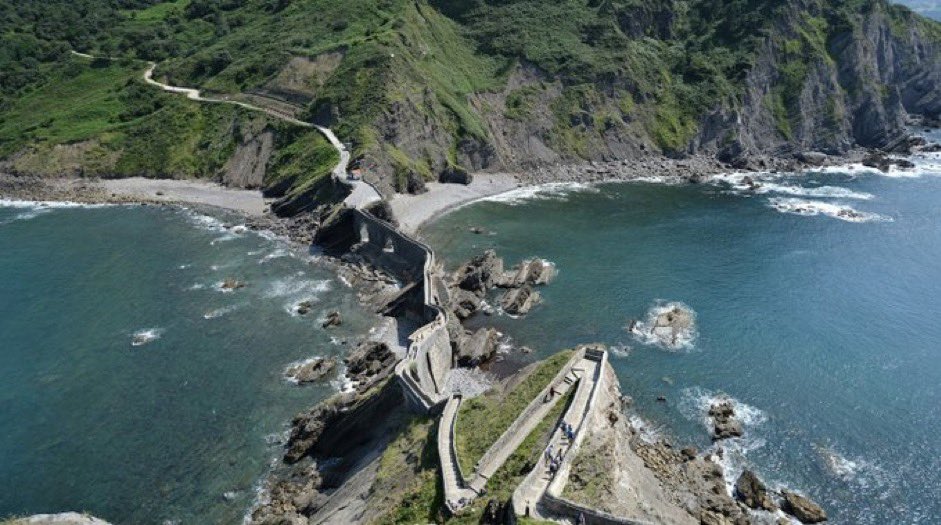 EmbSpainUK's tweet photo. Have you explored San Juan de Gaztelugatxe? An iconic islet with a medieval church and stunning views. 😍 Don't miss this magical spot! ✨
#GoodMorning #WinterInSpain #Spain https://t.co/EmprS25cwo